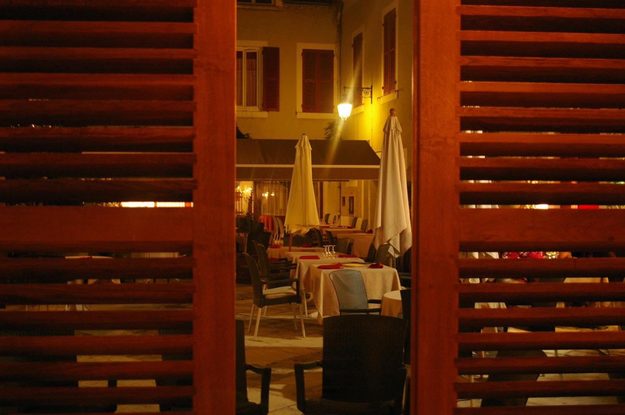 Logis Hotel Le Cheval Noir Argenton Sur Creuse ภายนอก รูปภาพ