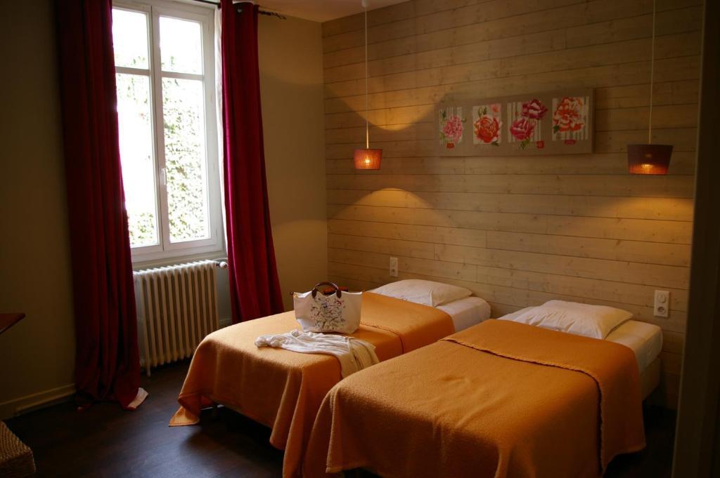 Logis Hotel Le Cheval Noir Argenton Sur Creuse ภายนอก รูปภาพ