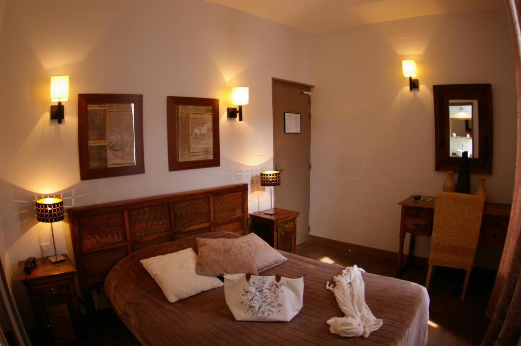 Logis Hotel Le Cheval Noir Argenton Sur Creuse ห้อง รูปภาพ