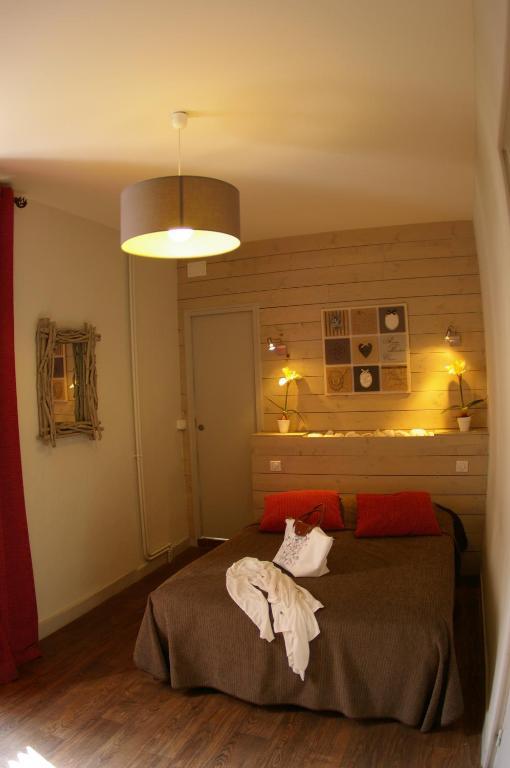 Logis Hotel Le Cheval Noir Argenton Sur Creuse ภายนอก รูปภาพ